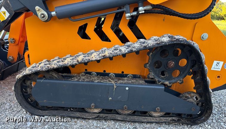 image for item EN5648 Landberd Equipment compact utility loader