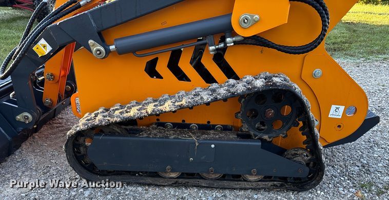 image for item EN5648 Landberd Equipment compact utility loader