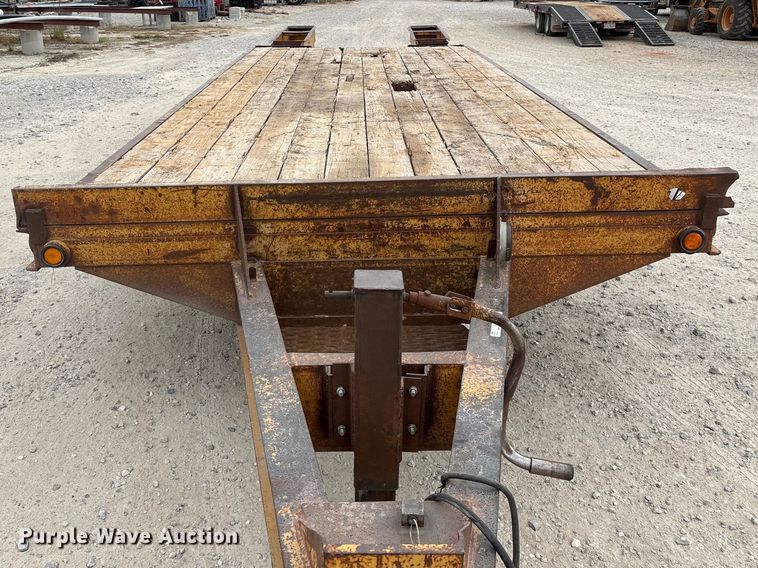 image for item EN5687 2004 Belshe equipment trailer