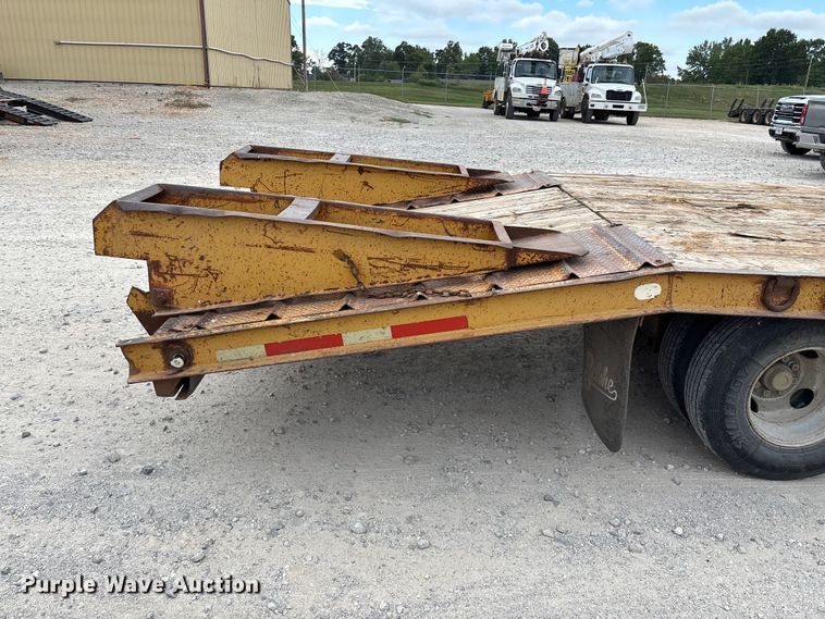 image for item EN5687 2004 Belshe equipment trailer