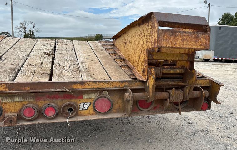 image for item EN5687 2004 Belshe equipment trailer