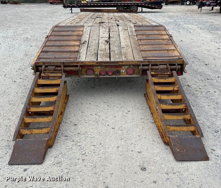 image for item EN5687 2004 Belshe equipment trailer