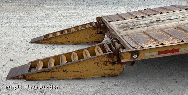 image for item EN5687 2004 Belshe equipment trailer