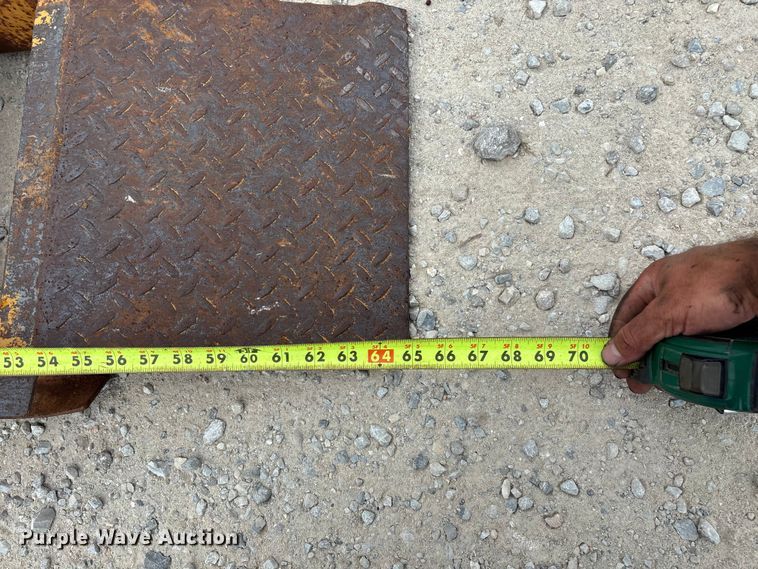 image for item EN5687 2004 Belshe equipment trailer