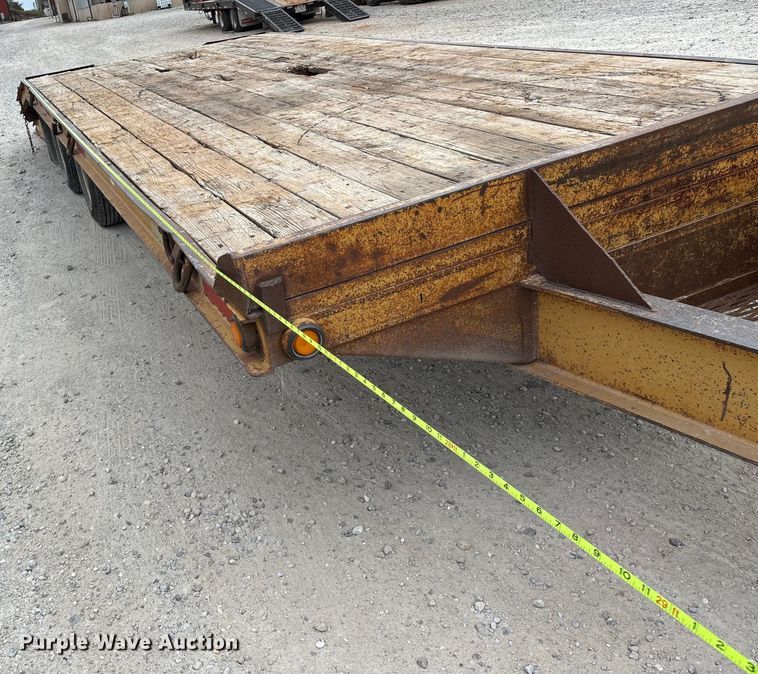 image for item EN5687 2004 Belshe equipment trailer