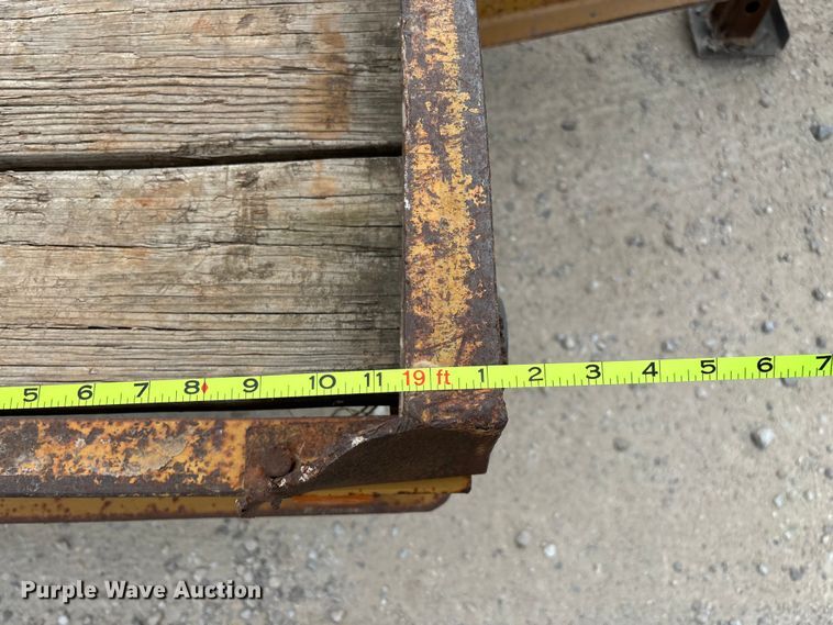 image for item EN5687 2004 Belshe equipment trailer