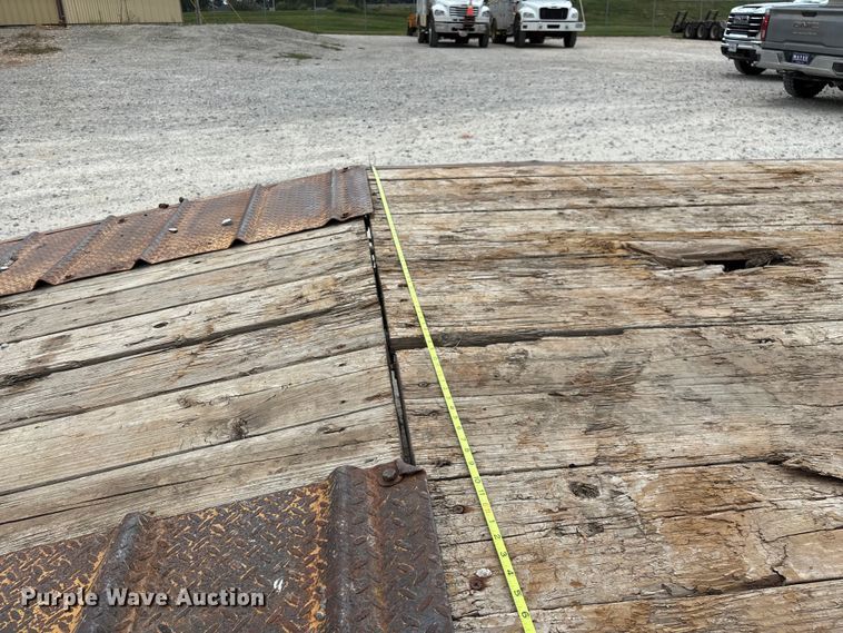 image for item EN5687 2004 Belshe equipment trailer