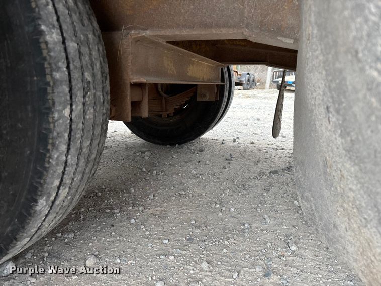 image for item EN5687 2004 Belshe equipment trailer