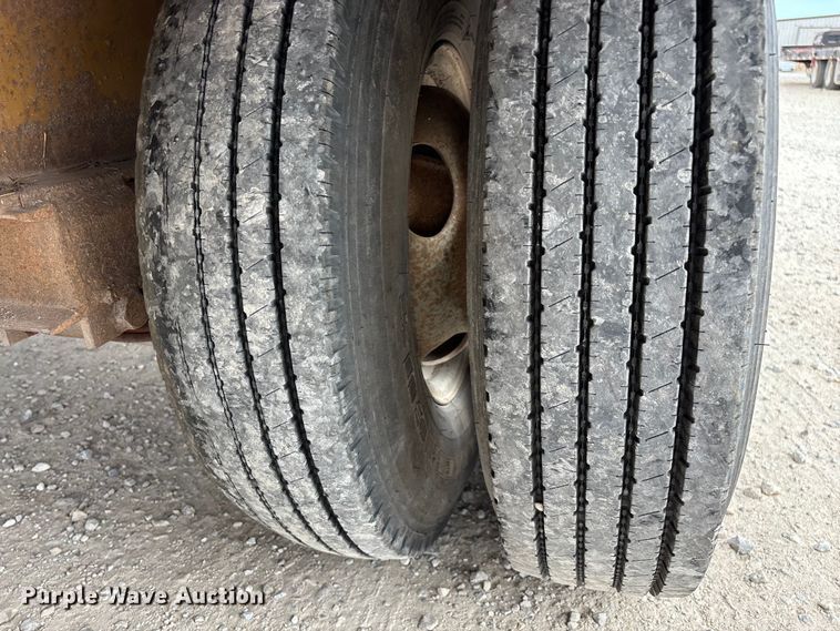 image for item EN5687 2004 Belshe equipment trailer