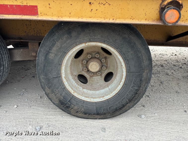 image for item EN5687 2004 Belshe equipment trailer