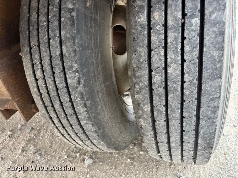 image for item EN5687 2004 Belshe equipment trailer