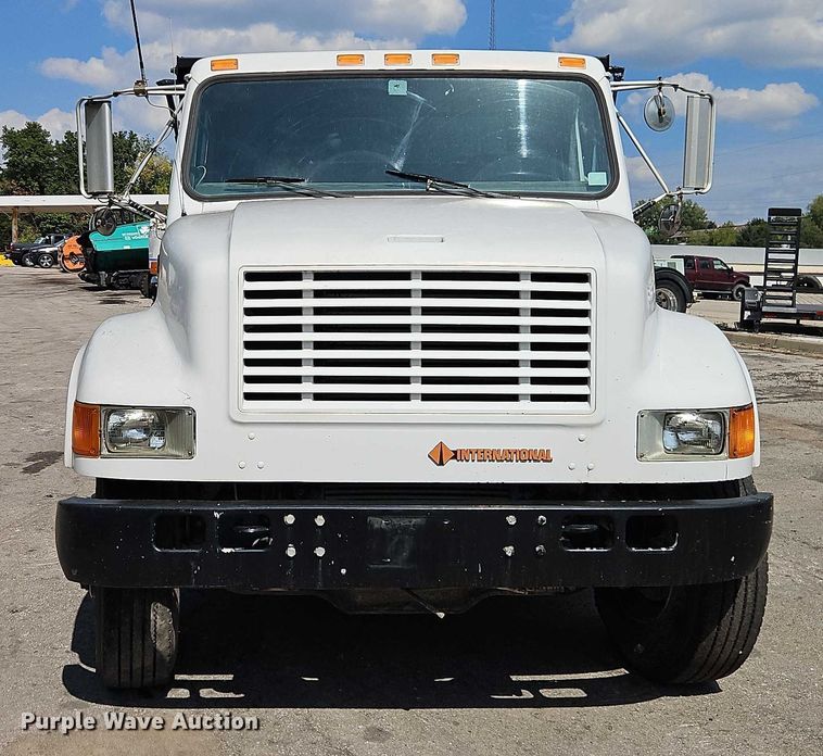 image for item EO4704 1991 International F4900 dump truck