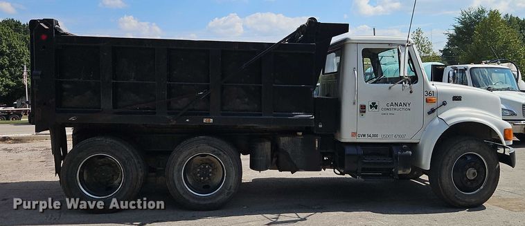 image for item EO4704 1991 International F4900 dump truck