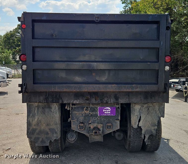 image for item EO4704 1991 International F4900 dump truck