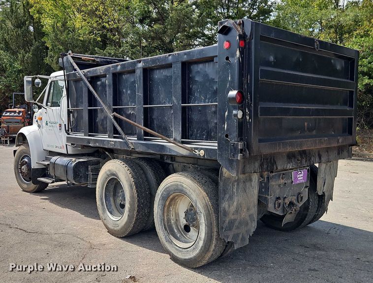 image for item EO4704 1991 International F4900 dump truck