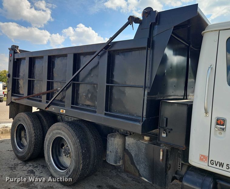 image for item EO4704 1991 International F4900 dump truck