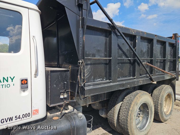 image for item EO4704 1991 International F4900 dump truck