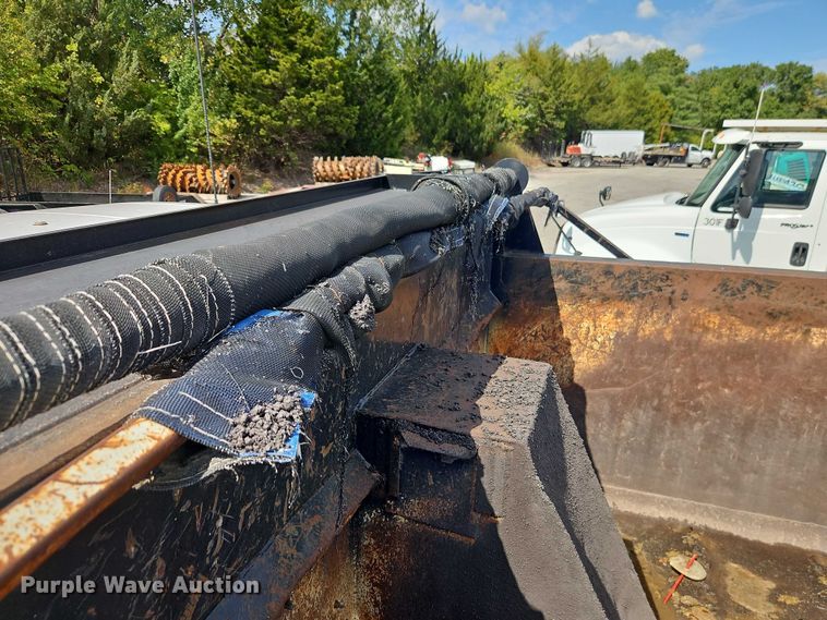 image for item EO4704 1991 International F4900 dump truck