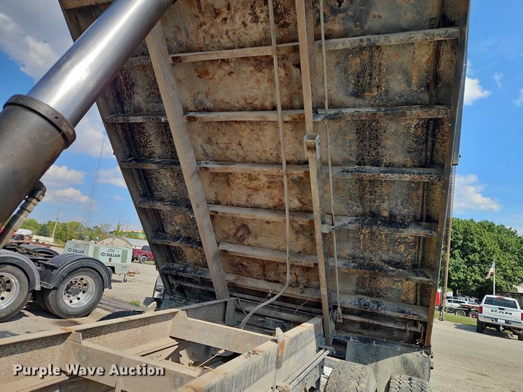 image for item EO4704 1991 International F4900 dump truck