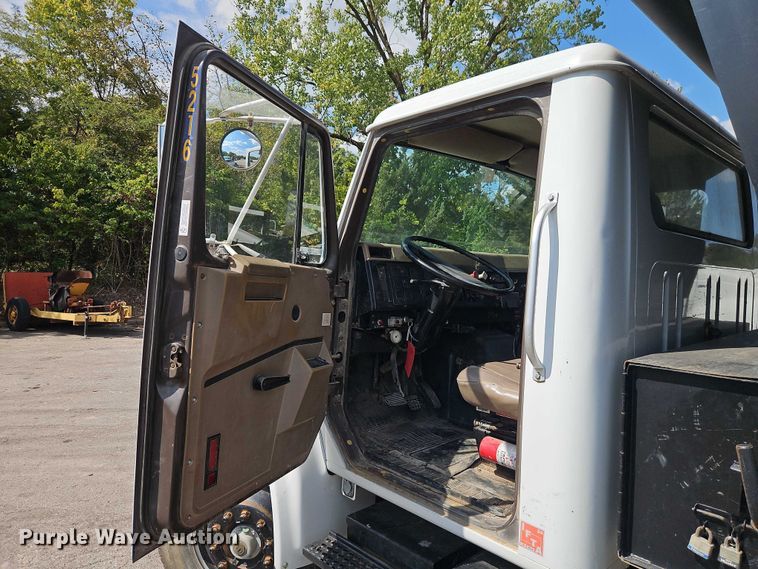 image for item EO4704 1991 International F4900 dump truck