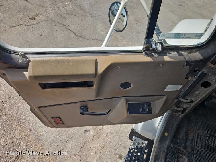 image for item EO4704 1991 International F4900 dump truck