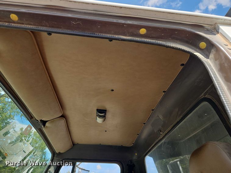 image for item EO4704 1991 International F4900 dump truck