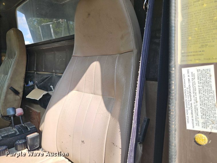 image for item EO4704 1991 International F4900 dump truck