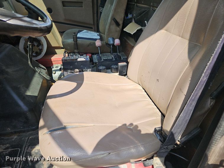 image for item EO4704 1991 International F4900 dump truck