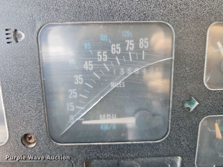 image for item EO4704 1991 International F4900 dump truck