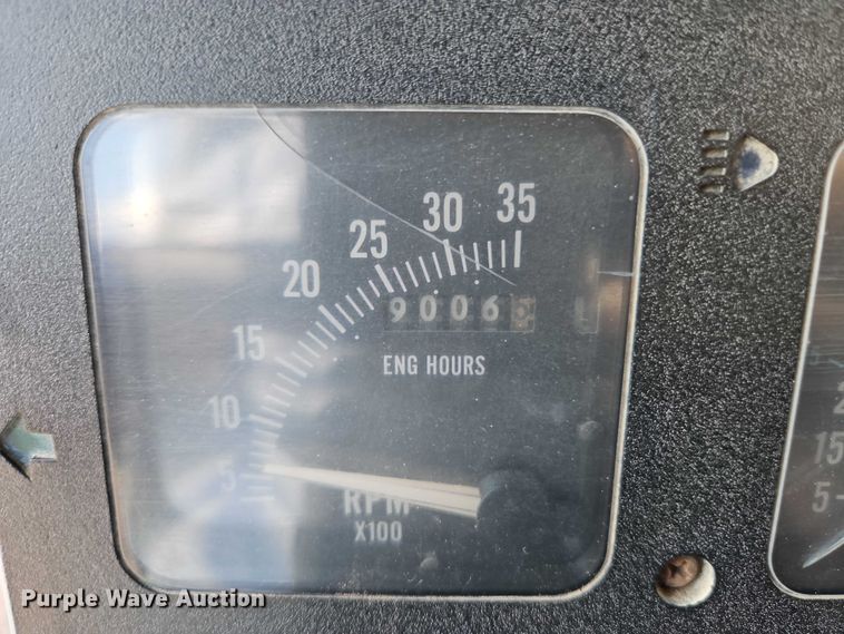 image for item EO4704 1991 International F4900 dump truck