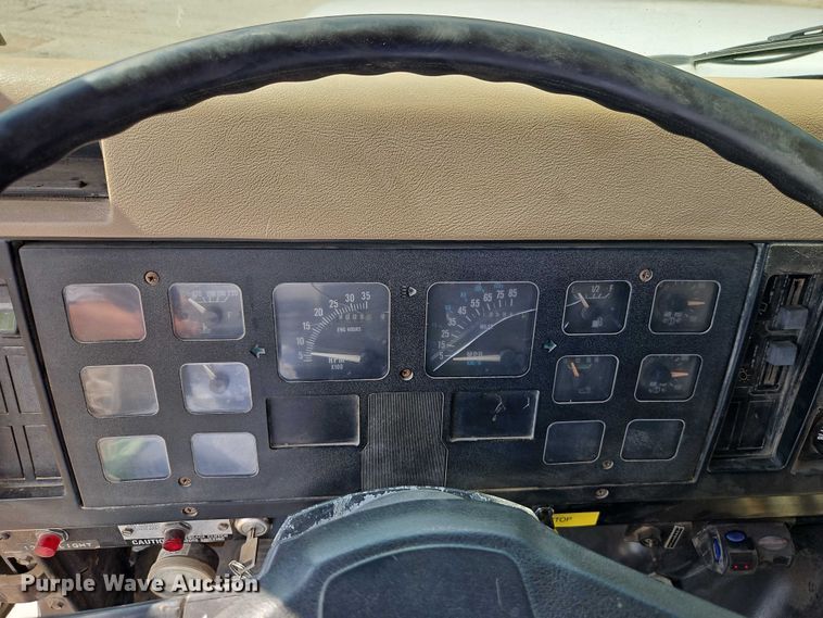 image for item EO4704 1991 International F4900 dump truck