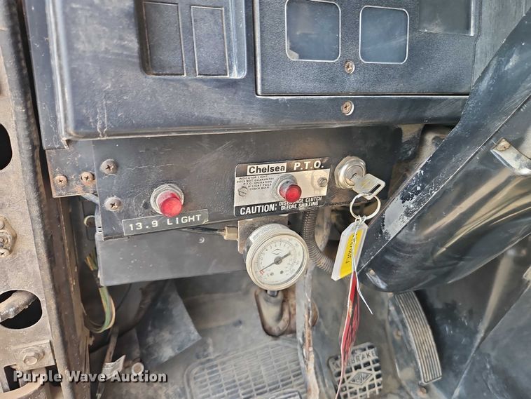 image for item EO4704 1991 International F4900 dump truck