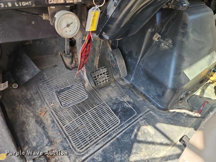 image for item EO4704 1991 International F4900 dump truck