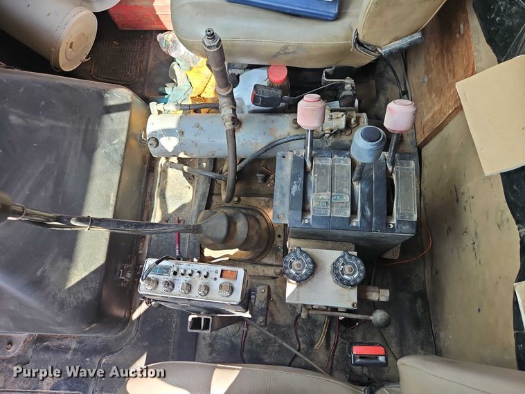 image for item EO4704 1991 International F4900 dump truck