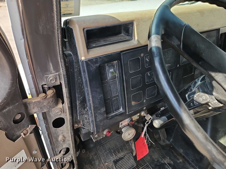 image for item EO4704 1991 International F4900 dump truck