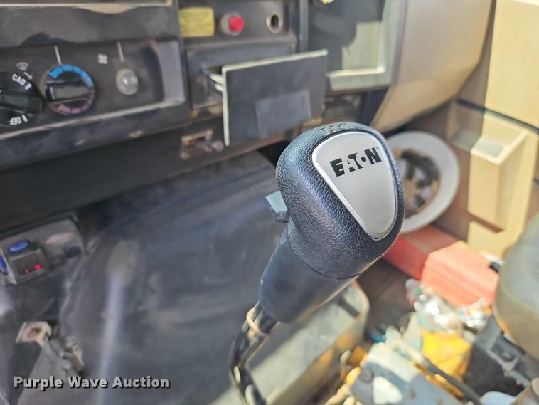 image for item EO4704 1991 International F4900 dump truck