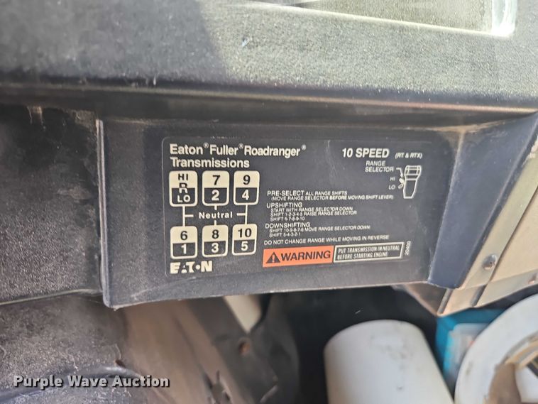 image for item EO4704 1991 International F4900 dump truck