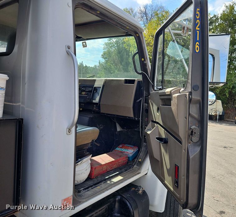 image for item EO4704 1991 International F4900 dump truck