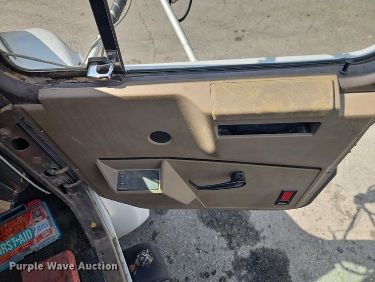 image for item EO4704 1991 International F4900 dump truck