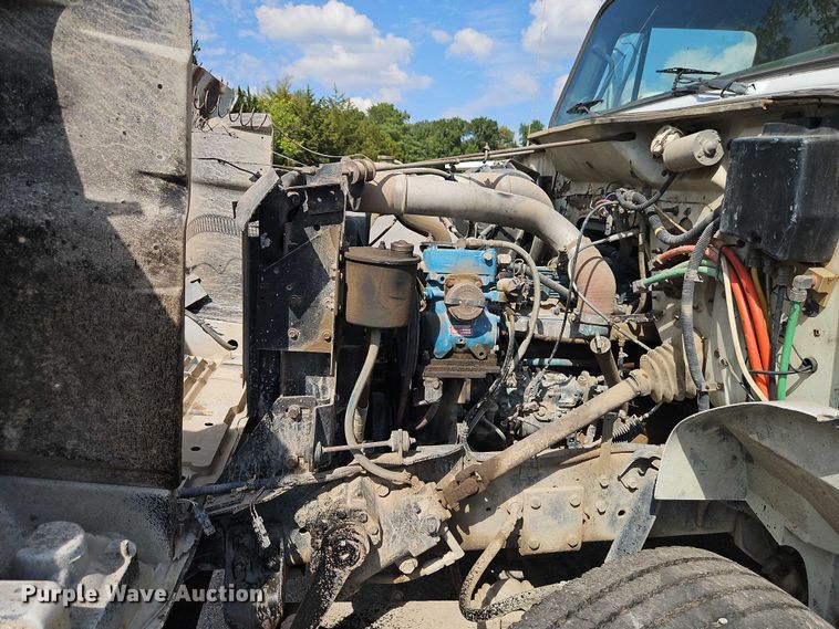 image for item EO4704 1991 International F4900 dump truck