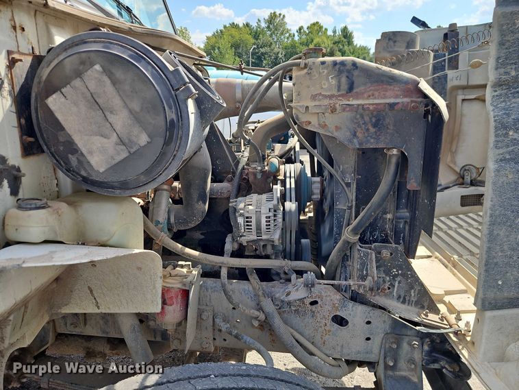 image for item EO4704 1991 International F4900 dump truck