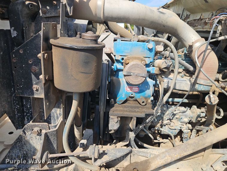 image for item EO4704 1991 International F4900 dump truck