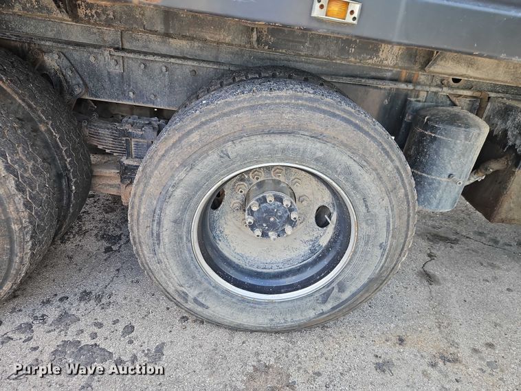 image for item EO4704 1991 International F4900 dump truck