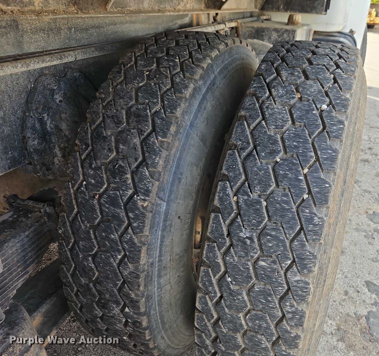 image for item EO4704 1991 International F4900 dump truck