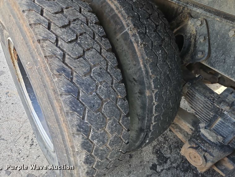 image for item EO4704 1991 International F4900 dump truck