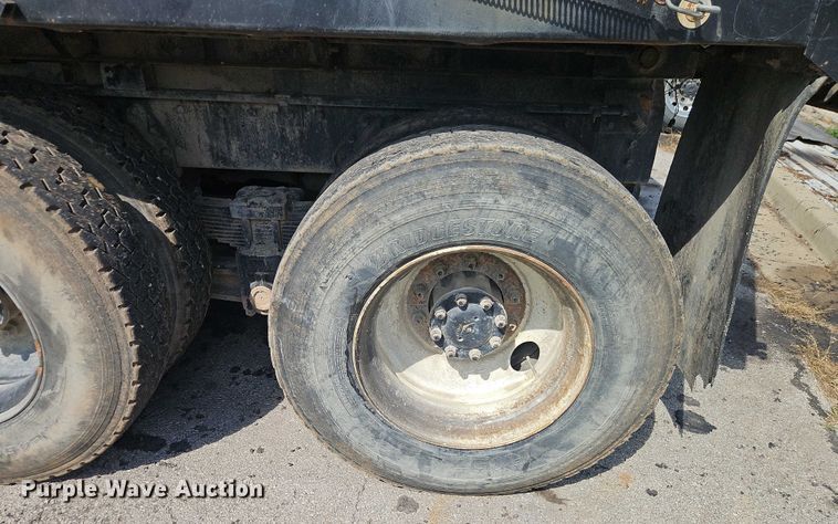 image for item EO4704 1991 International F4900 dump truck