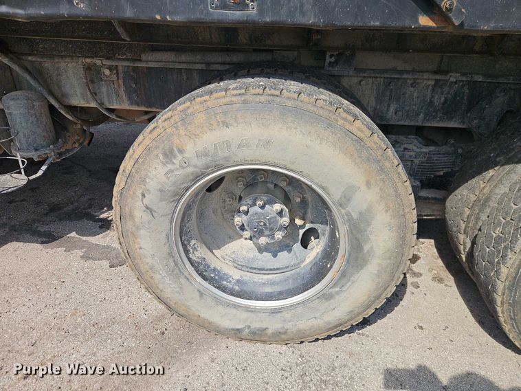 image for item EO4704 1991 International F4900 dump truck