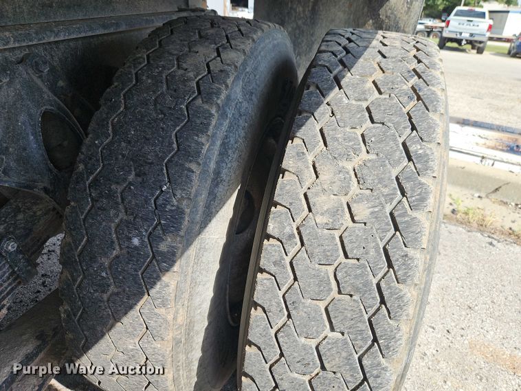 image for item EO4704 1991 International F4900 dump truck