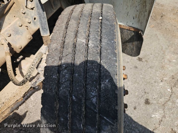 image for item EO4704 1991 International F4900 dump truck