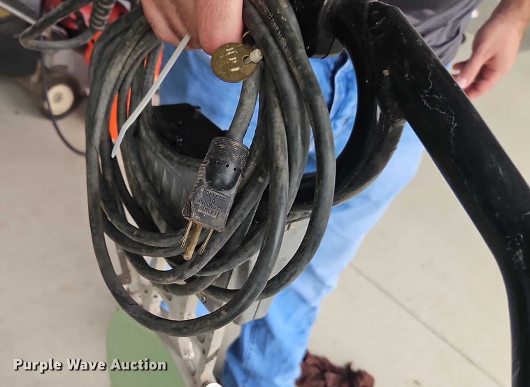 image for item EO4708 2011 McElroy TracStar 250/28 poly fusion machine